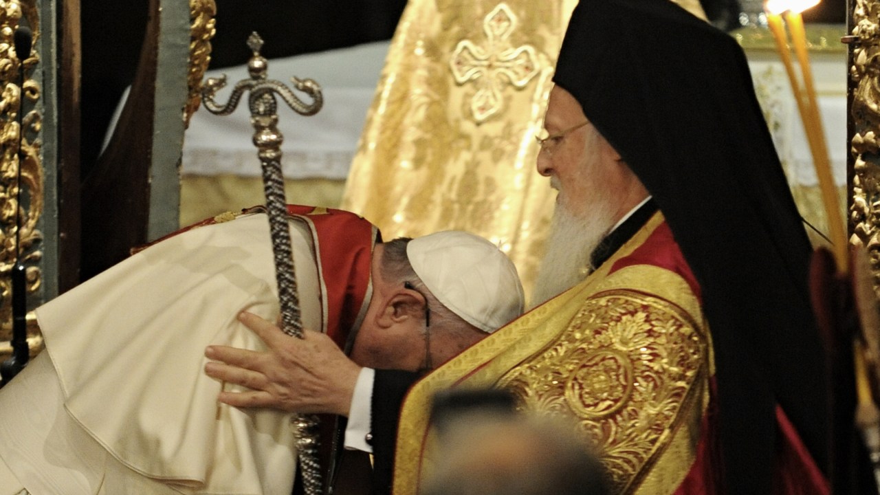 Papa Francisco também foi recebido pelo patriarca ortodoxo de Constantinopla, Bartolomeu I