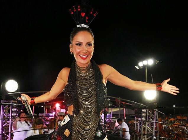 A cantora Claudia Leitte no trio no circuito Barra Ondina em Salvador
