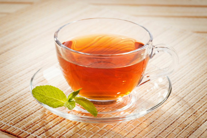 As mulheres que bebiam três ou mais xícaras de chá por dia tinham uma probabilidade 30% menor de sofrer uma fratura, em comparação com aquelas que bebiam menos de uma xícara de chá por semana