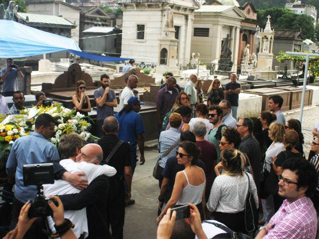 Familiares, amigos e fãs se despedem da atriz Marília Pêra no Rio