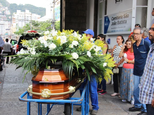 Enterro da atriz Marília Pera no cemitério São João Batista, em Botafogo, Zona Sul do Rio de Janeiro