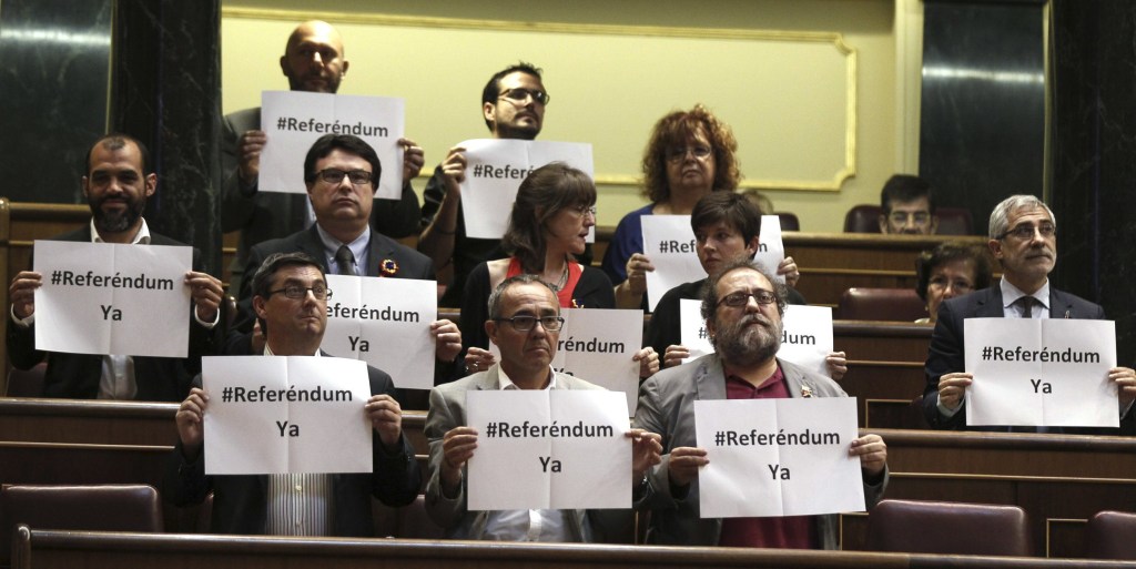 Deputados espanhóis contrários à monarquia pedem um referendo
