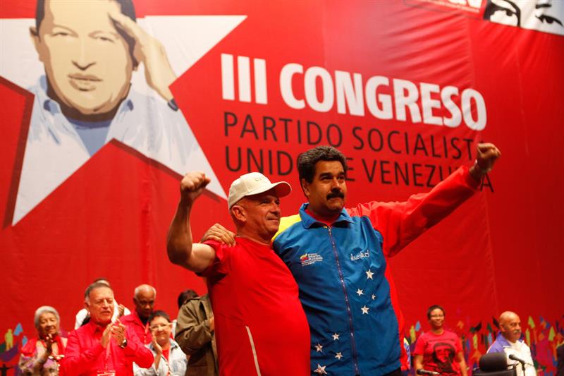 Hugo Carvajal ao lado do presidente venezuelano, Nicolás Maduro. 31/05/2016