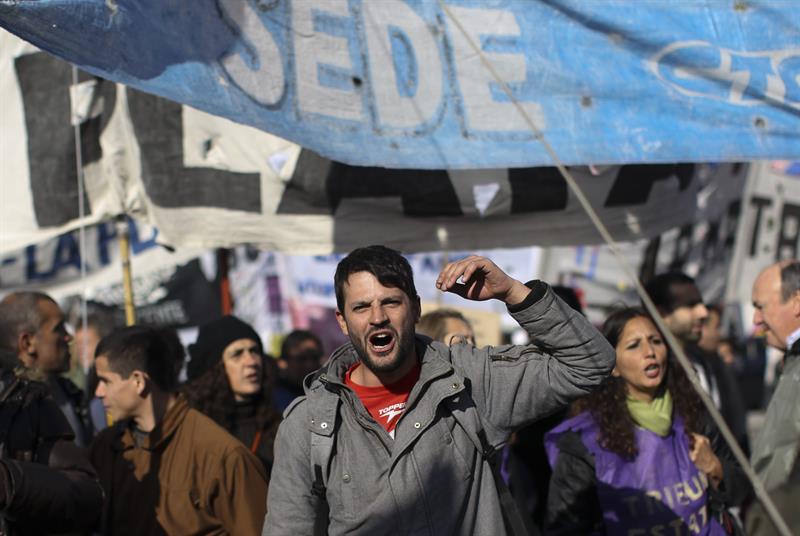 Manifestantes protestam nas ruas de Buenos Aires