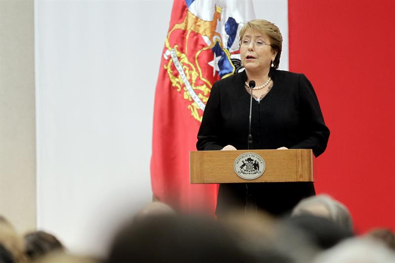 A presidente chilena Michele Bachelet discursa em cerimônia pelos 41 anos do golpe de Estado