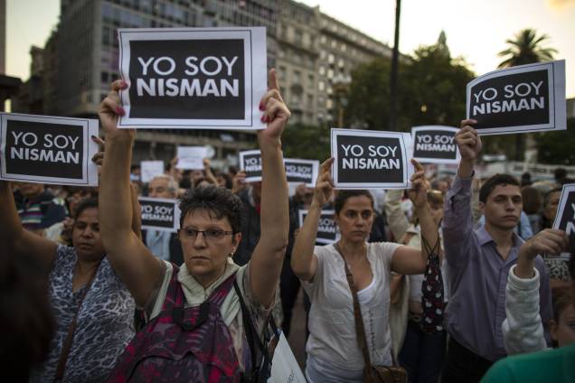 Manifestantes fazem ato em Buenos Aires após morte do promotor Alberto Nisman