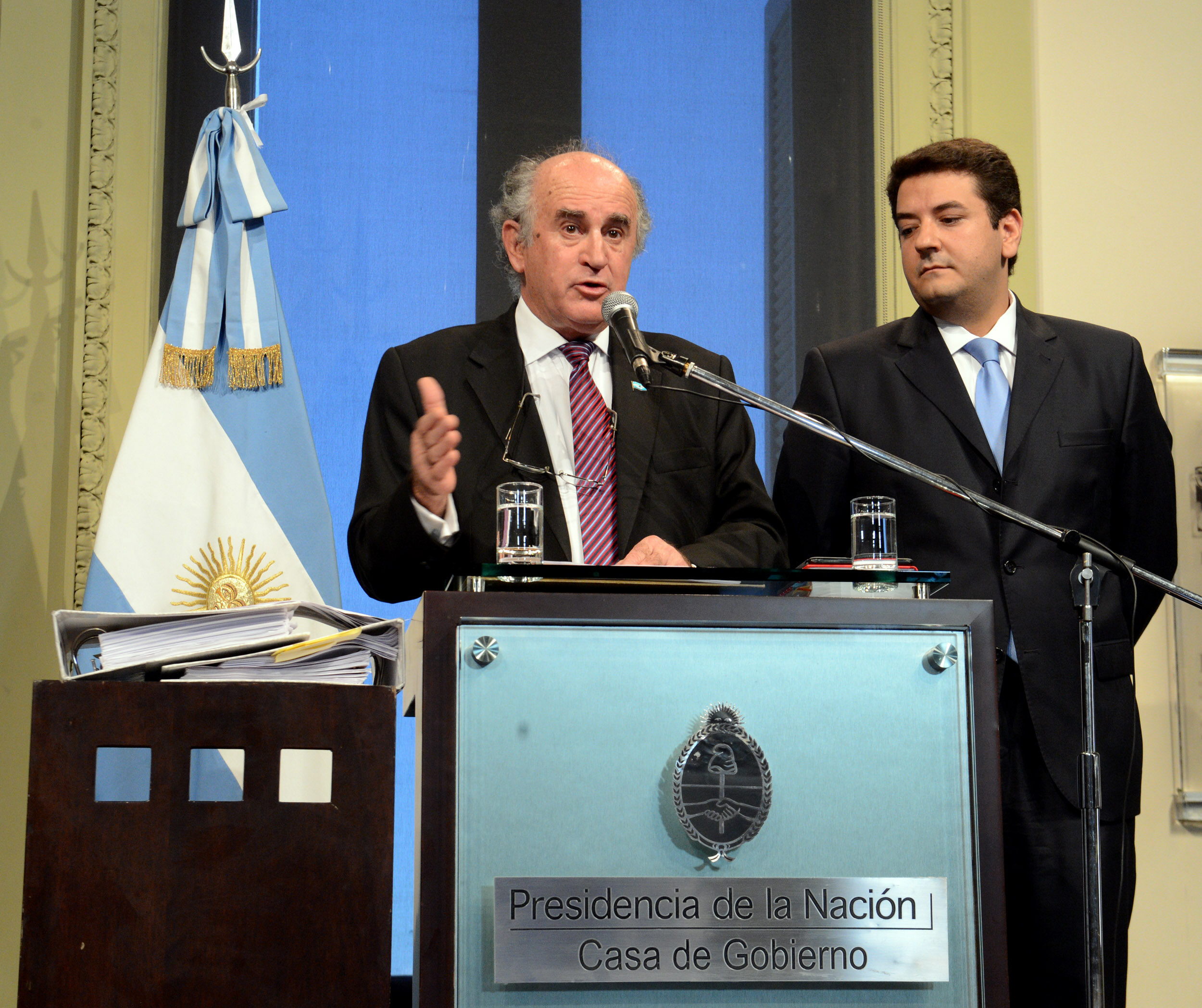O secretário de Inteligência, Oscar Parrilli, durante entrevista coletiva na Casa Rosada