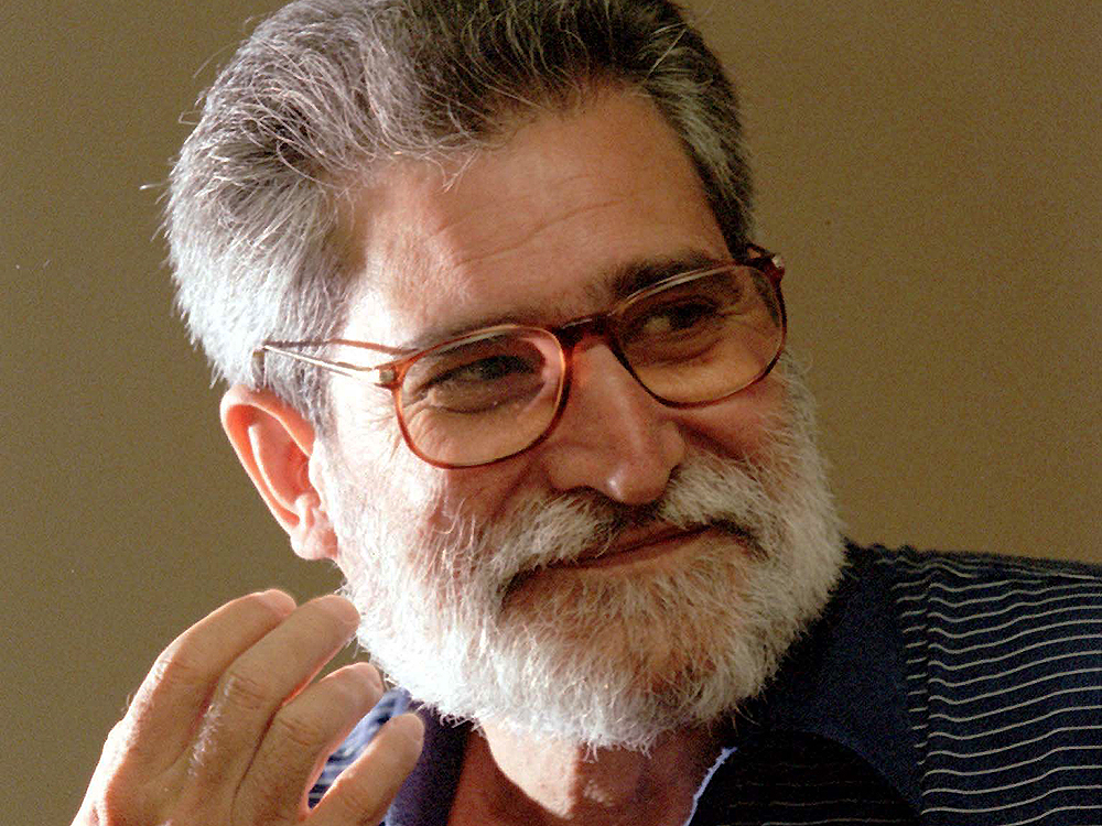 Pepetela é o pseudônimo literário Artur Pestana, vencedor do Prêmio Camões de 1997 'Mayombe' rendeu ao angolano o Prêmio Nacional de Literatura de Angola
