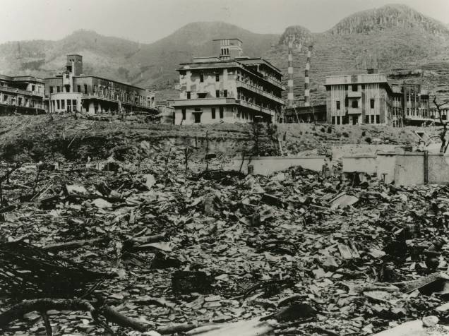 Imagem da Faculdade Médica de Nagasaki após a explosão da bomba atômica que atingiu a cidade, no sudoeste do Japão, no dia 9 de agosto de 1945