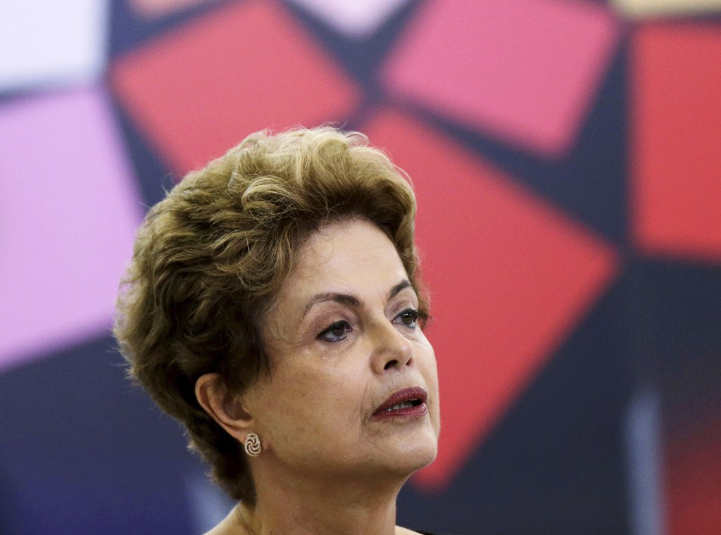Decreto assinado por Dilma Rousseff reajusta o salário mínimo de 2016 para 880 reais, a partir de 1º de janeiro