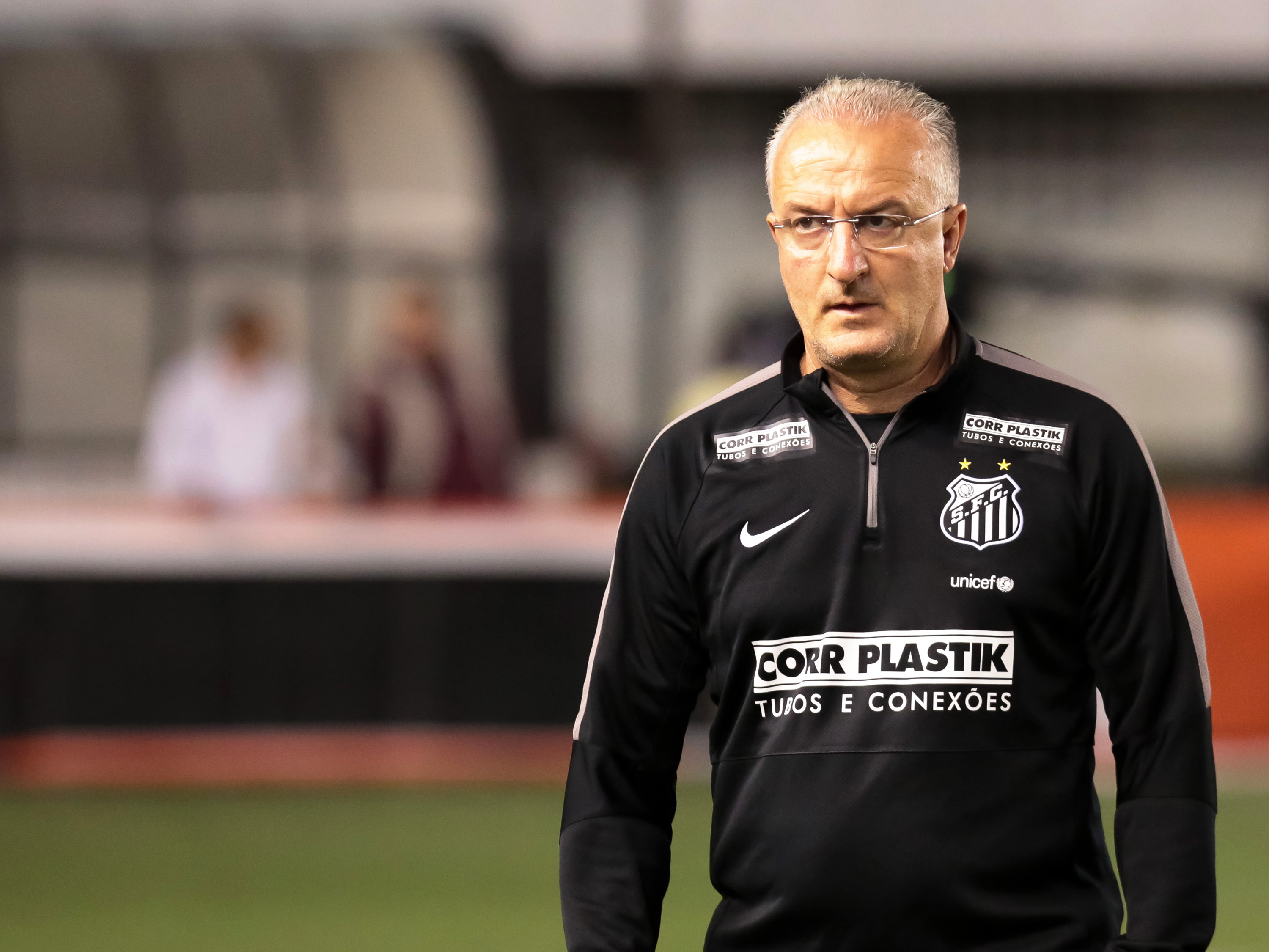 O técnico do Santos, Dorival Junior, durante partida entre Santos e São Paulo no Estádio Vila Belmiro