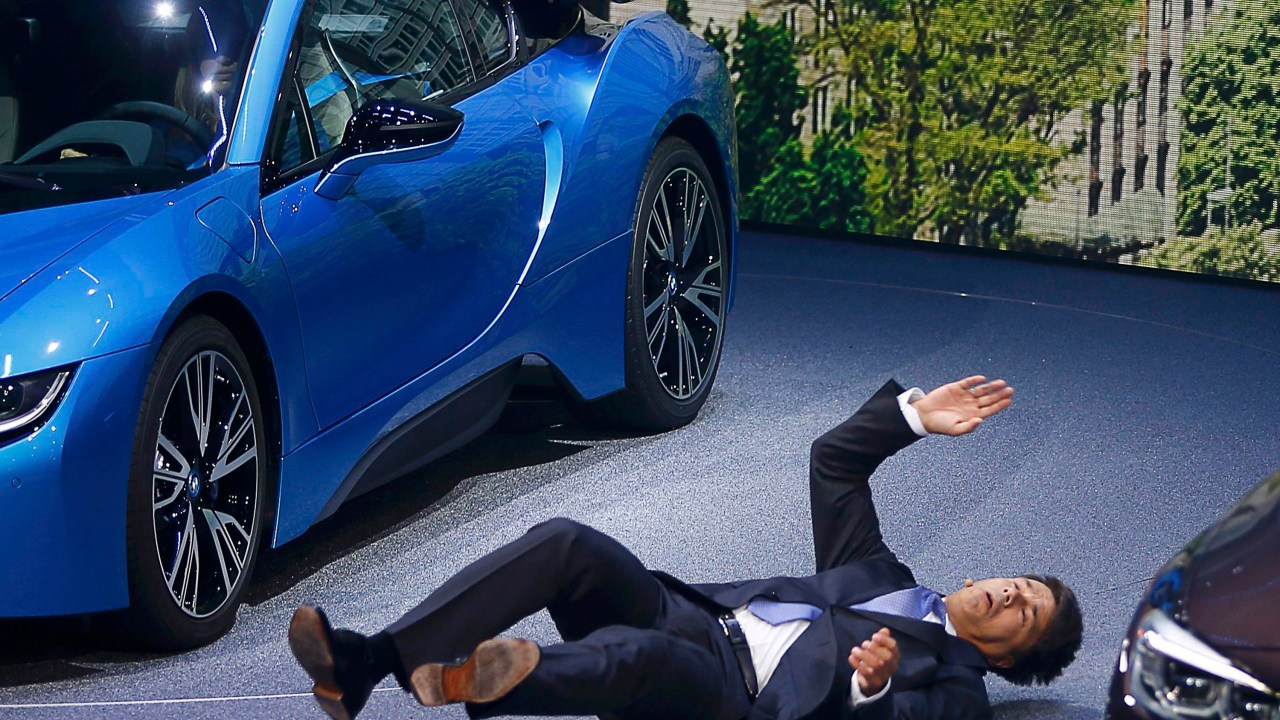 O presidente da BMW, Harald Krüeger, desmaiou durante apresentação no Salão do Automóvel de Frankfurt