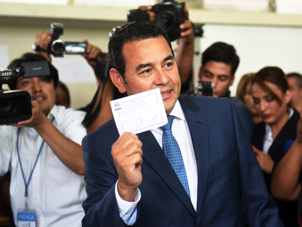 O ator Jimmy Morales durante votação na Guatemala