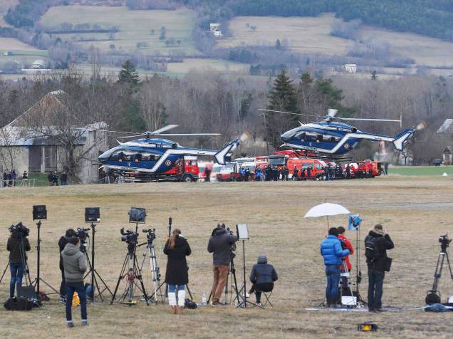 <p>França retoma buscas pelos destroços do Airbus A320 da Germanwings que caiu nos Aples franceses </p> <p>França retoma buscas pelos destroços do Airbus A320 da Germanwings que caiu nos Aples franceses </p>