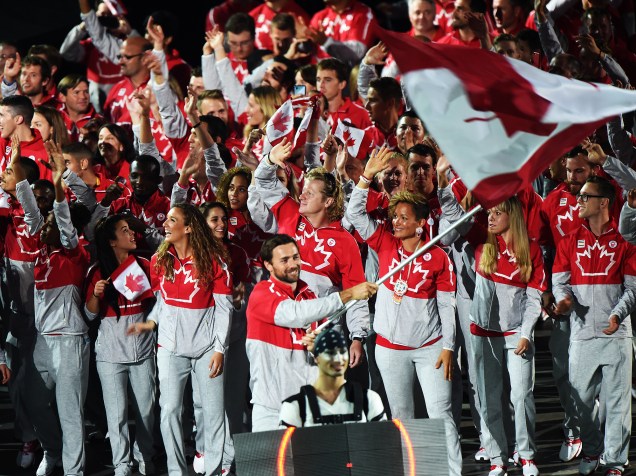 Delegação canadense encerra o desfile de atletas durante a cerimônia de abertura dos Jogos Pan-Americanos de Toronto