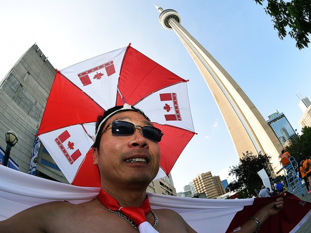 Movimentação do público em Toronto no Canadá antes da cerimônia de abertura dos Jogos Pan-Americanos