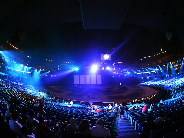 Movimentação no interior do Rogers Centre antes da cerimônia de abertura dos Jogos Pan-Americanos em Toronto, no Canadá