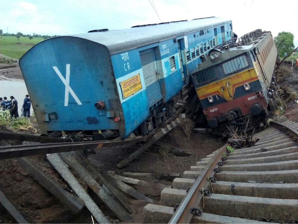 Trens descarrilam em Harda, no Estado de Madhya Pradesh, centro da Índia