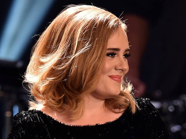 Adele durante a apresentação no X Factor