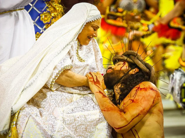 Maria, mãe de Jesus, que foi representada pela atriz Nicette Bruno e apareceu com Jesus recebendo seu carinho a seus pés no desfile da Águia de Ouro, no Sambódromo do Anhembi