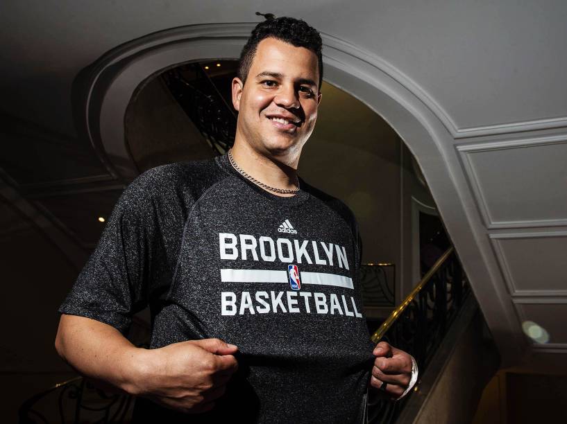 Fisioterapeuta do Brooklyn Nets, brasileiro Alessandro Oliveira