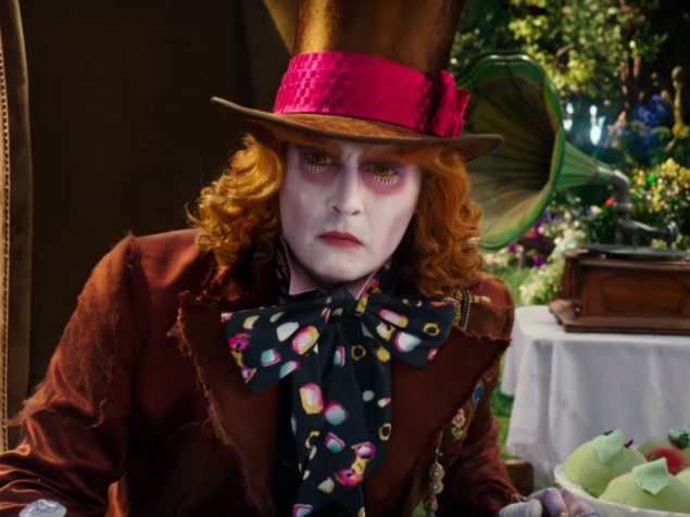 Johnny Depp como o Chapeleiro Maluco em Alice Através do Espelho