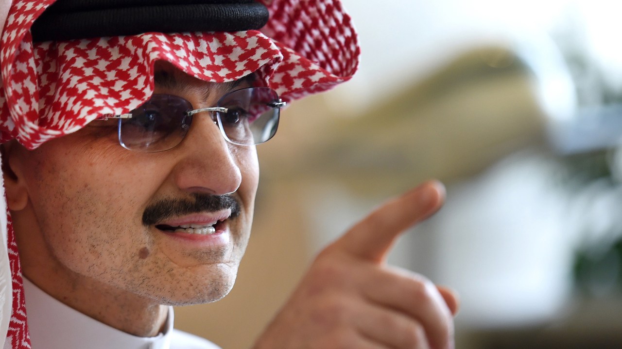 O príncipe Alwaleed bin Talal durante uma conferência de imprensa em Riade, capital da Arábia Saudita