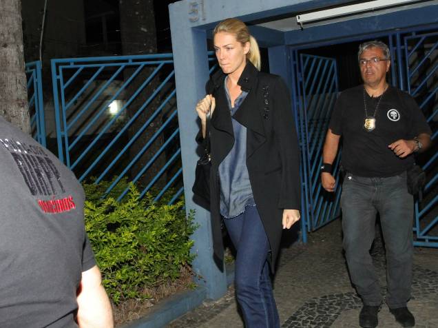 A apresentadora Ana Hickmann sai de delegacia em Belo Horizonte após ser alvo de um atentado. O caso ocorreu no hotel Caesar Business no sábado, 21/05/2016 A apresentadora Ana Hickmann sai de delegacia em Belo Horizonte após ser alvo de um atentado. O caso ocorreu no hotel Caesar Business no sábado, 21/05/2016