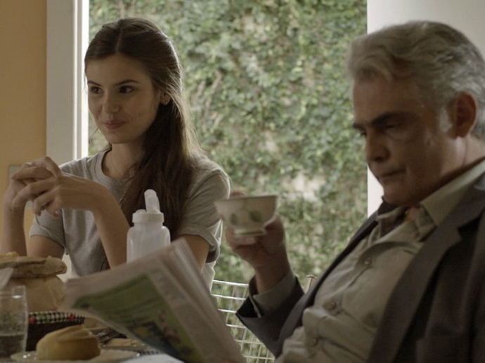 Arlete (Camila Queiroz) e Rogério (Tarcisio Filho) em Verdades Secretas