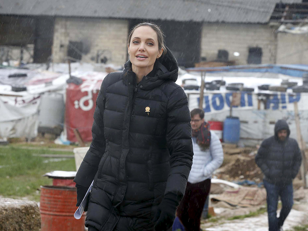 Angelina Jolie, embaixadora da ONU, visita refugiados sírios no Líbano, nesta terça-feira