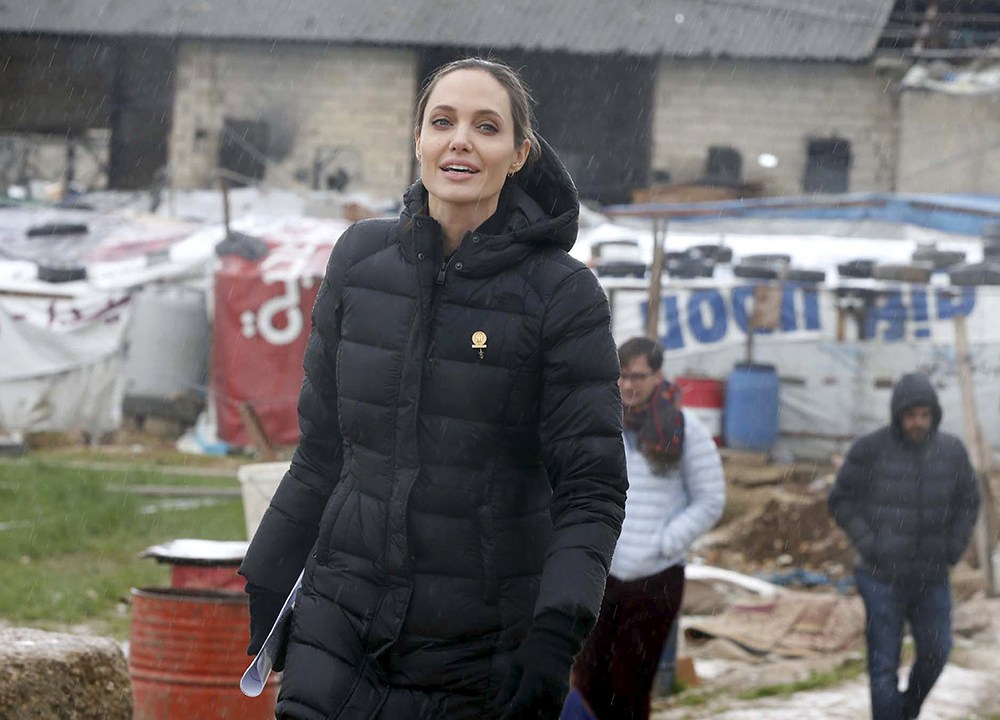 Angelina Jolie, embaixadora da ONU, visita refugiados sírios no Líbano, nesta terça-feira