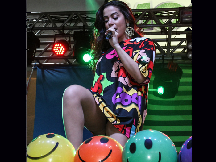 Anitta faz show na quadra da Mocidade de Padre Miguel, no Rio, pelo Dia das Crianças