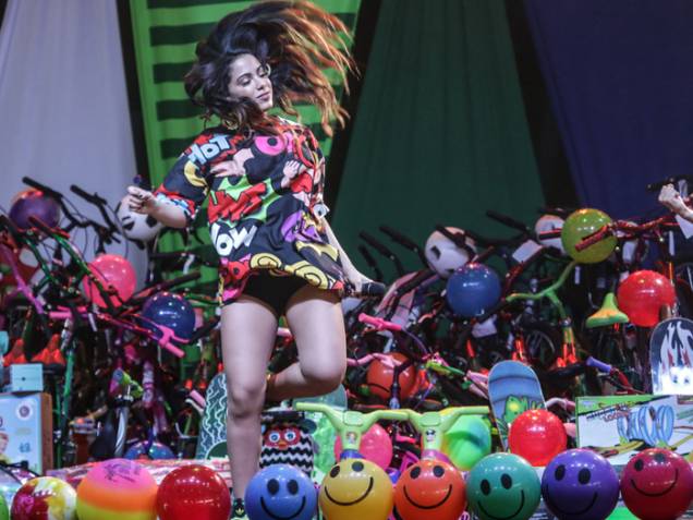 Anitta faz show na quadra da Mocidade de Padre Miguel, no Rio, pelo Dia das Crianças