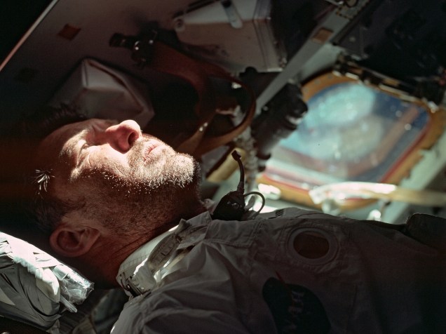 <p>Walter Schirra, comandante da Apollo 7, realizada em outubro de 1968. Com este voo, Schirra tornou-se o primeiro e único astronauta da Nasa a participar de todas as viagens espaciais tripuladas dos Estados Unidos.</p>