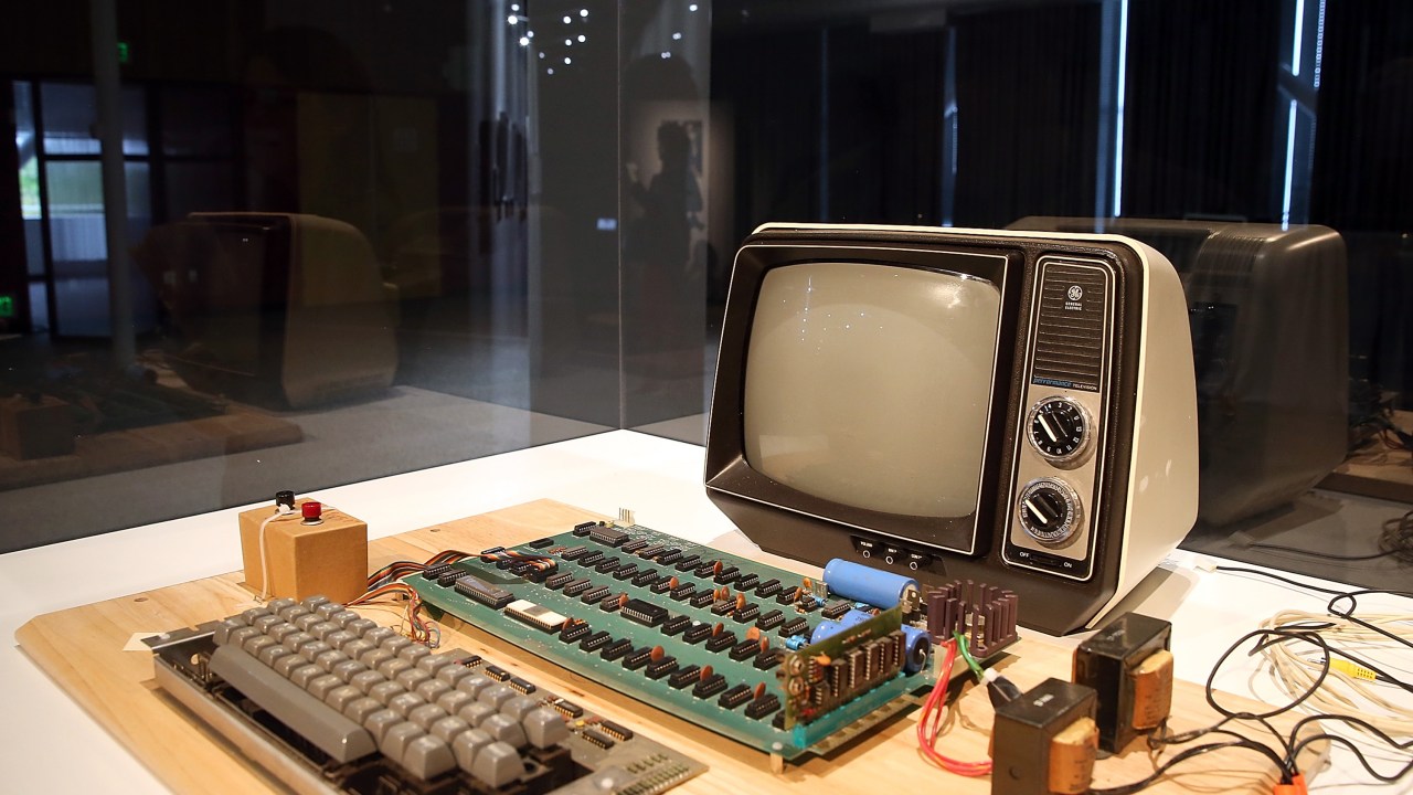 O Apple I, construído em 1976, foi encontrado durante uma faxina na garagem.