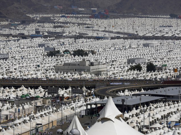 Vista do bairro de Mina, perto de Meca, onde milhares de peregrinos são abrigados anualmente em tendas climatizadas