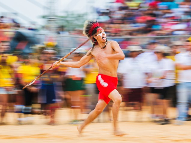 Competição de arremesso de lança no segundo dia dos Jogos Mundiais dos Povos Indígenas