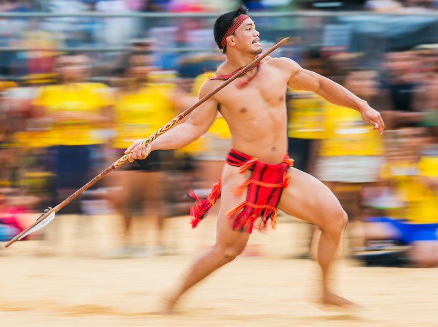 Competição de arremesso de lança durante o segundo dia dos Jogos Mundiais dos Povos Indígenas