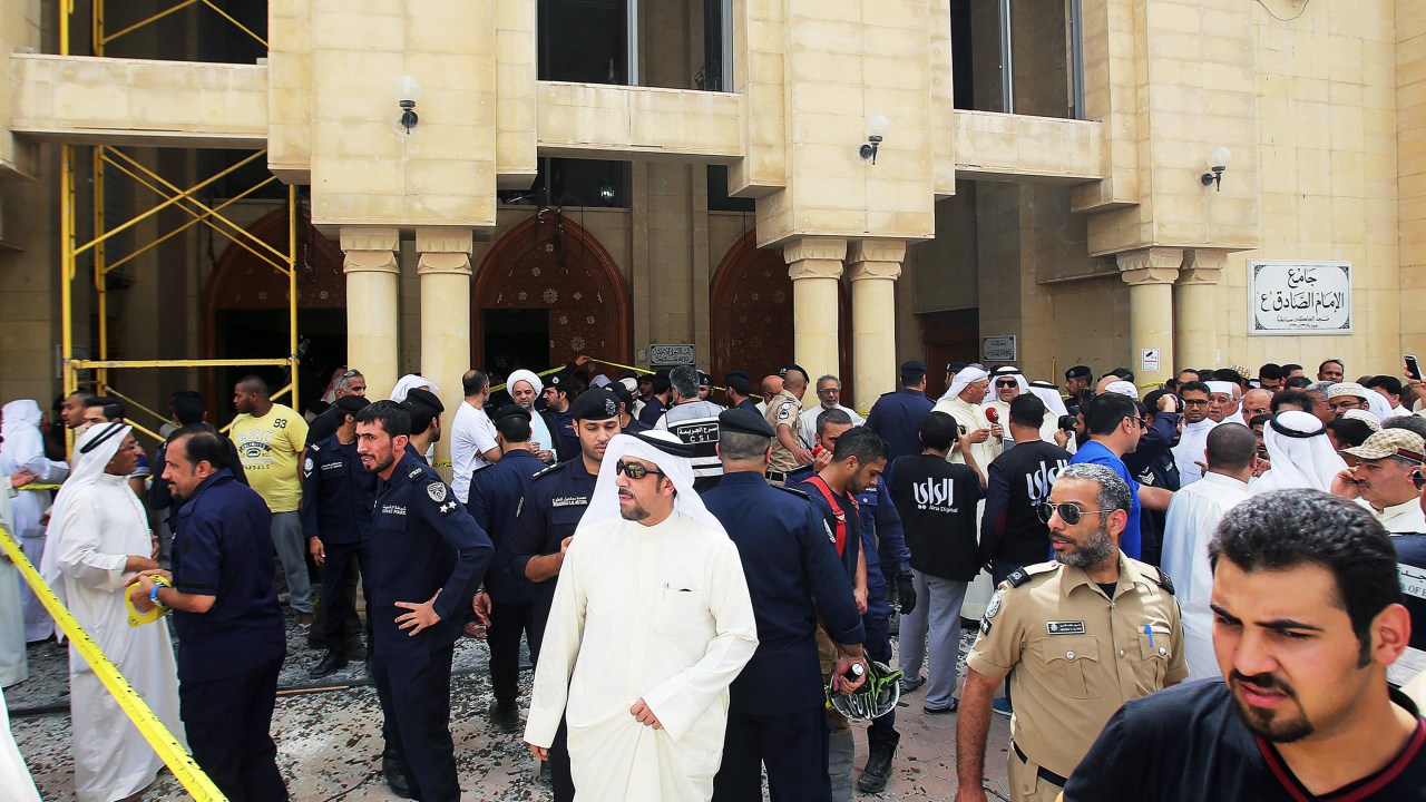 Homem bomba explode mesquita xiita no Kuwait, nesta sexta-feira, durante orações