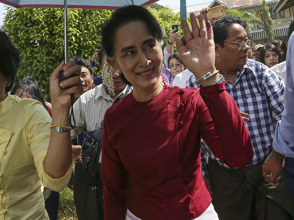 A opositora birmanesa e nobel da paz, Aung San Suu Kyi, votou neste domingo (08) nas eleições de Mianmar