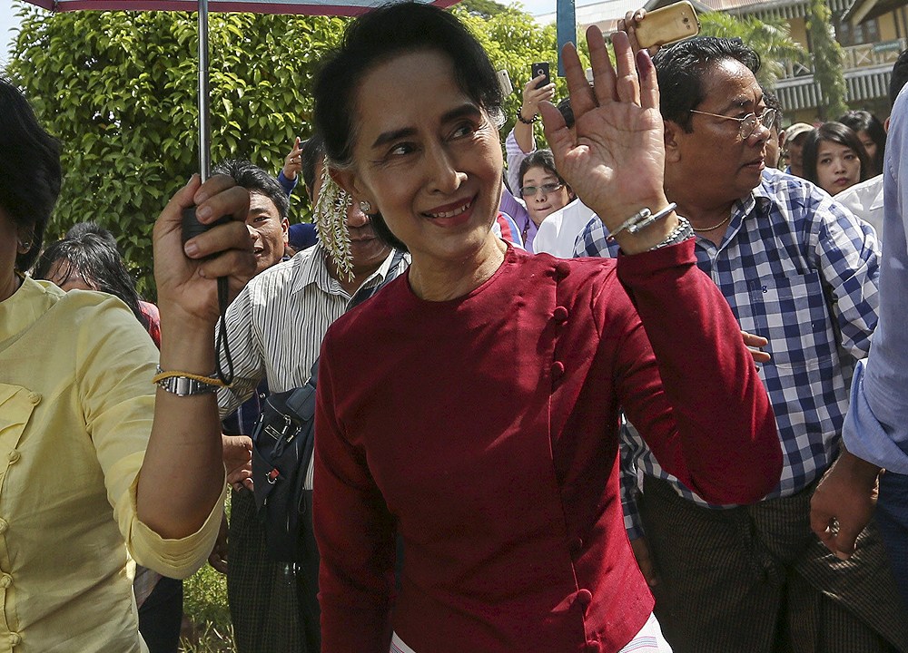 A opositora birmanesa e nobel da paz, Aung San Suu Kyi, votou neste domingo (08) nas eleições de Mianmar