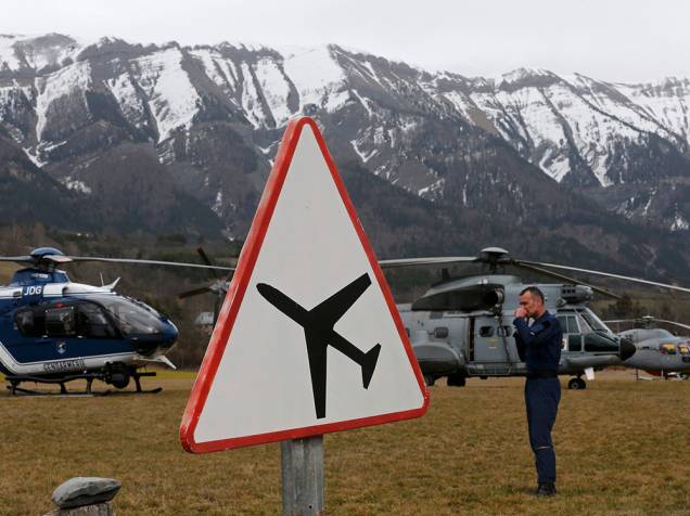 <p>Equipes de resgate do acidente com o Airbus A320 da companhia Germanwings</p> <p>Equipes de resgate do acidente com o Airbus A320 da companhia Germanwings</p>