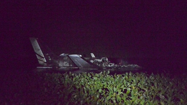 Avião bimotor caiu em lagoa pero do aeroporto de Punta del Este, no Uruguai