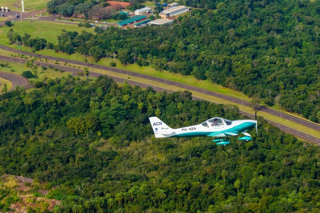 <p>Voo do primeiro avião elétrico tripulado da América Latina, nesta terça-feira (23) </p>