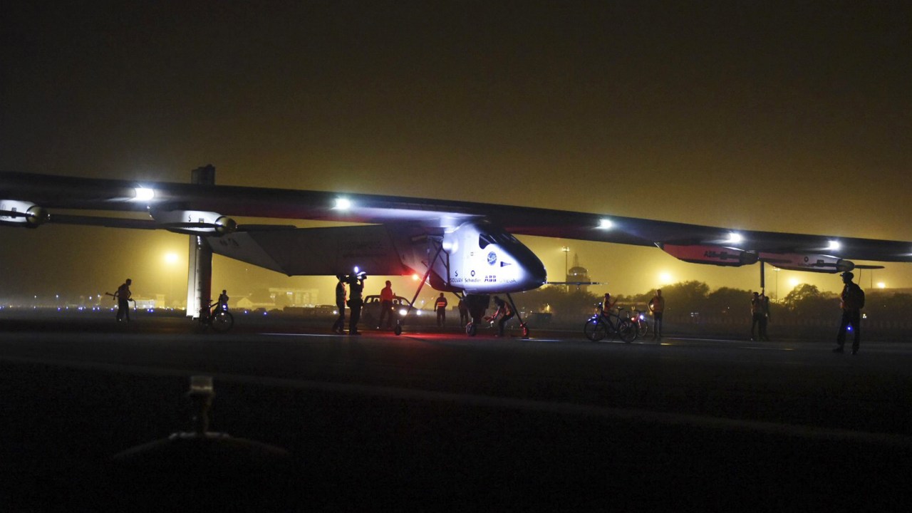 O Solar Impulse II, avião movido exclusivamente à energia solar, chegou à Índia nesta terça-feira, às 23h25 (horário local, 14h55 de terça-feira Brasília)