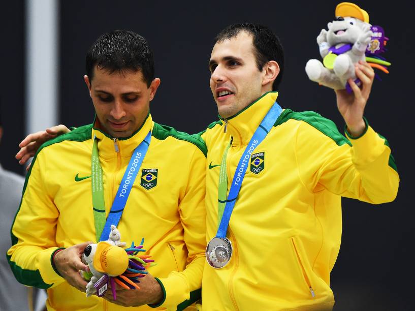 Daniel Paiola e Hugo Arthuso recebem a medalha de prata e alcançam o feito de ser a primeira dupla brasileira a chegar até a final da disputa de Badminton em toda a história dos Jogos Pan-Americanos