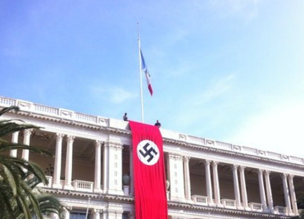 Bandeira nazista na Prefeitura de Nice