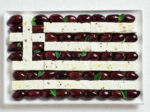 Bandeira da Grécia: Azeitonas e queijo feta