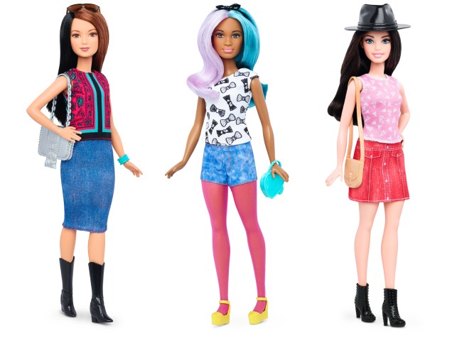 Nova linha das bonecas Barbie é lançada com três novos tipos de corpo. Bonecas da linha Petite