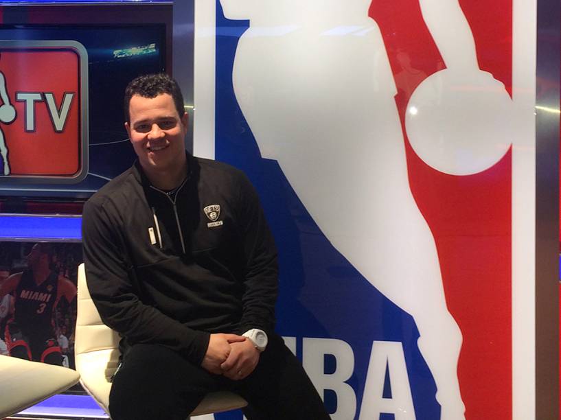 Alessandro Oliveira participa de gravação na sede da NBA TV